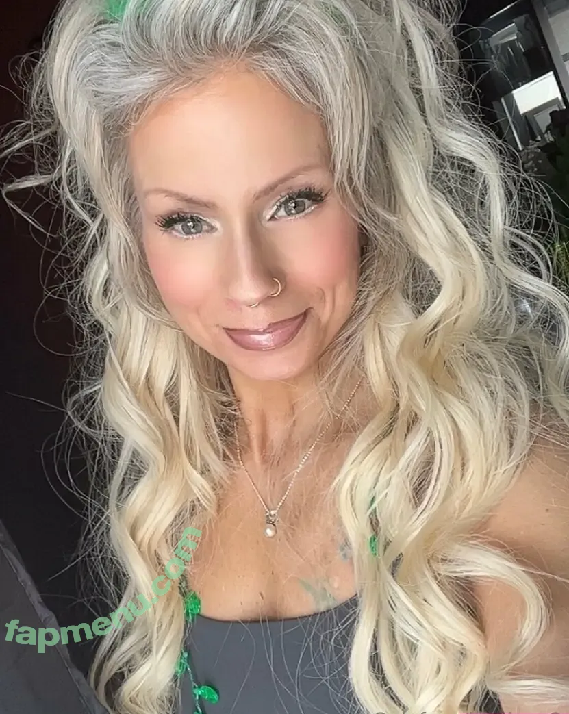 lil_vixen2 nude photo #0050 (lil_vixen2)