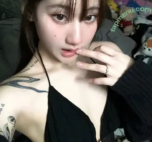lil.zogbabe / Lilzogbabee nude photo #0081