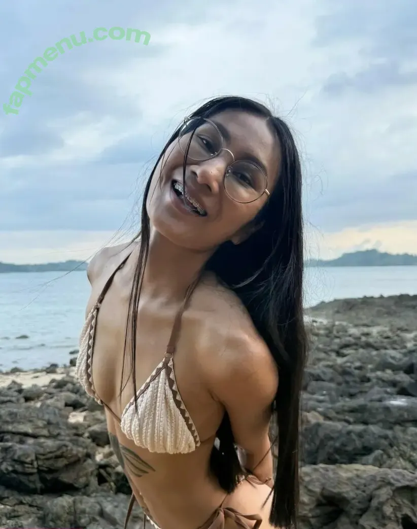 Lilaa nude photo #0008 (lilaalotus / lilakrasny / unicornonrice)