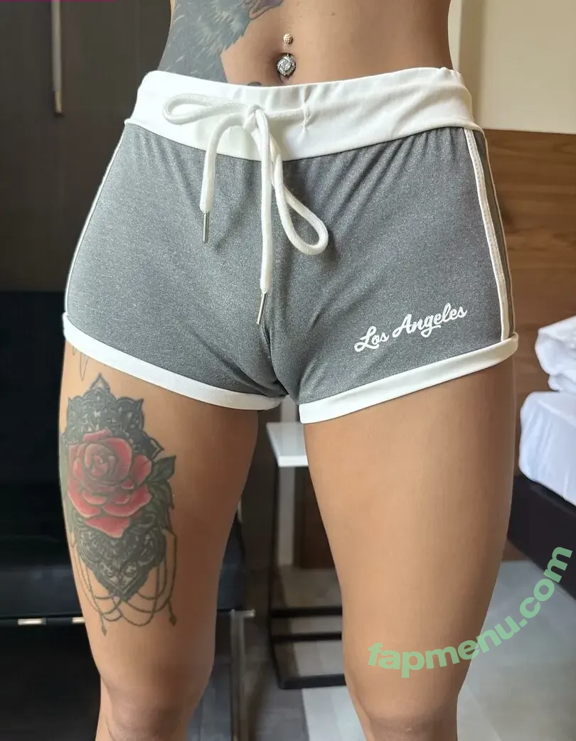 Lilaa nude photo #0048 (lilaalotus / lilakrasny / unicornonrice)