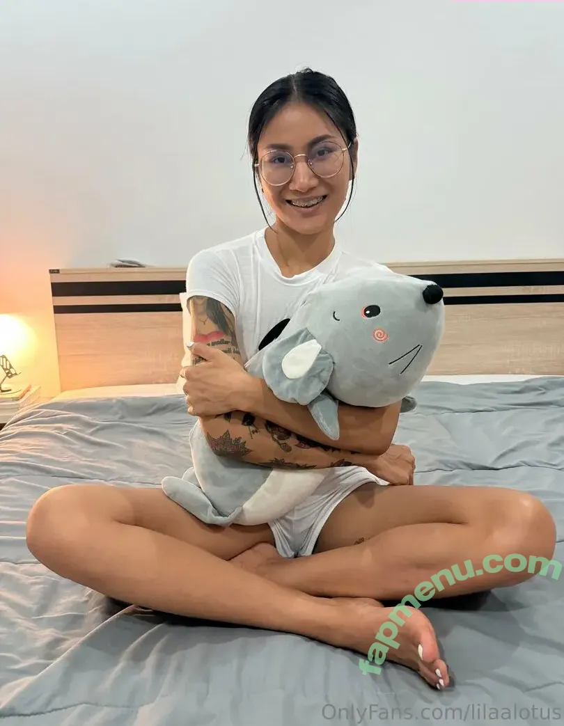 lilaalotus nude photo #0002 (lilaalotus)