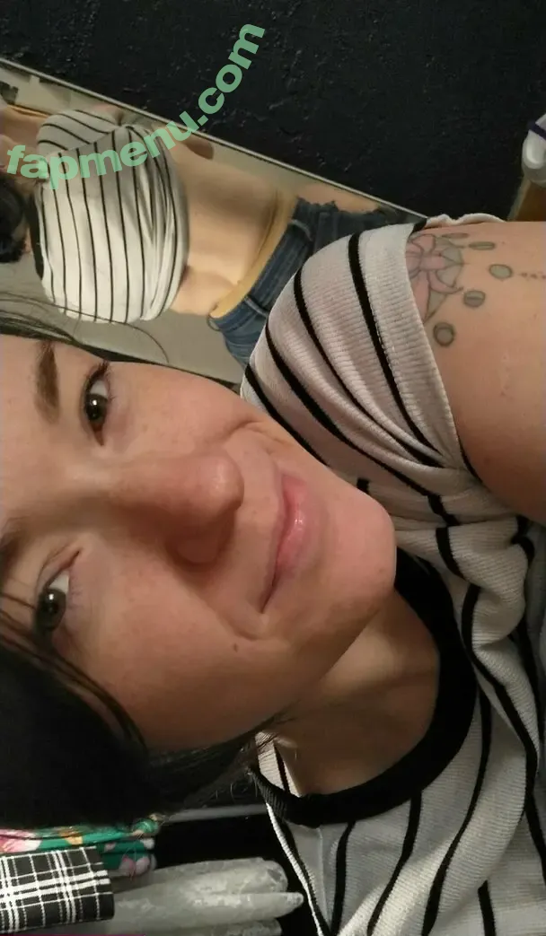 lilbear_xoxo nude photo #0004 (lilpricklybear_xoxo)