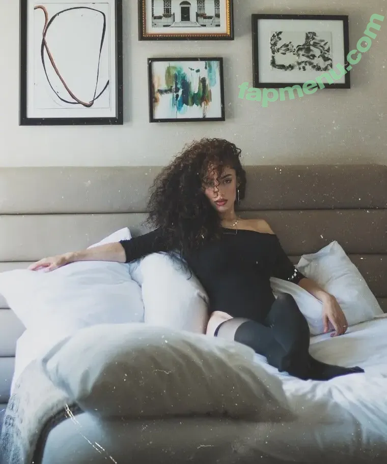Lilmamiox nude photo #0002 (Lilmamiox)