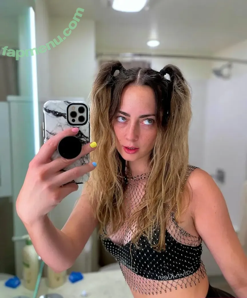 Lily Alcott nude photo #0034 (lilyalcott / lilygotcake / yungllamacita)