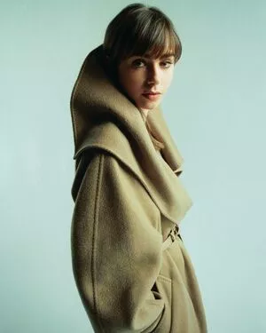Lily Collins / lilyjcollins nude photo #0040