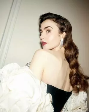 Lily Collins / lilyjcollins nude photo #0412