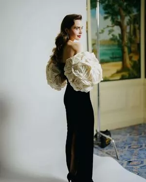 Lily Collins / lilyjcollins nude photo #0414