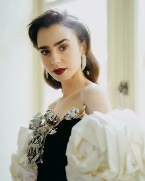 Lily Collins / lilyjcollins nude photo #0422