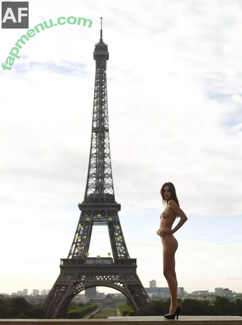 Lily Collins nude photo #0155 (lilyjcollins)