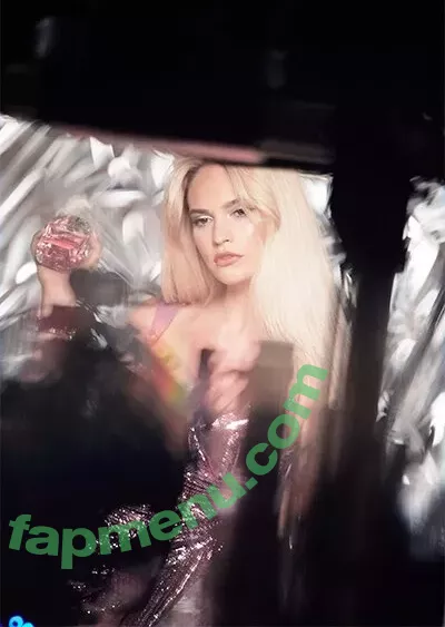 Lily James nude photo #0495 (lillyjames / lilyjamesofficial)