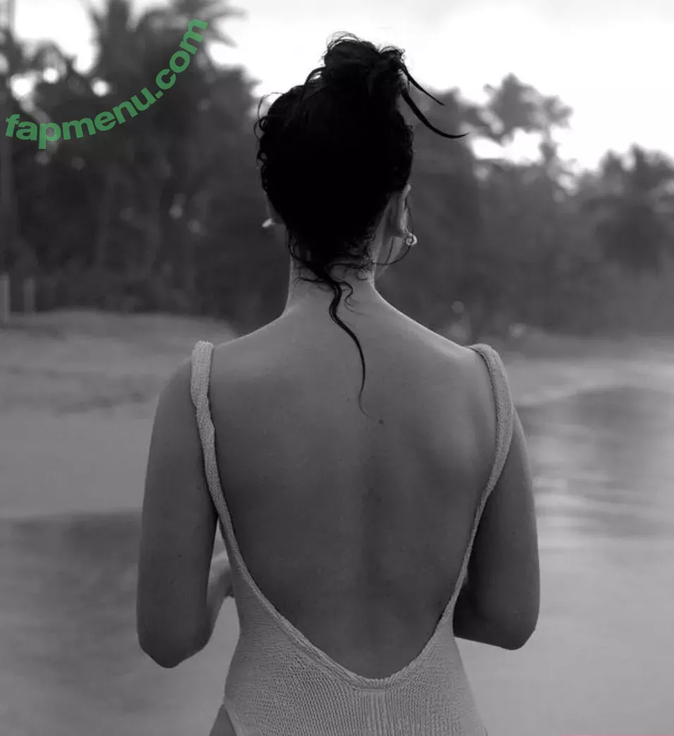 Lily James nude photo #0588 (lillyjames / lilyjamesofficial)