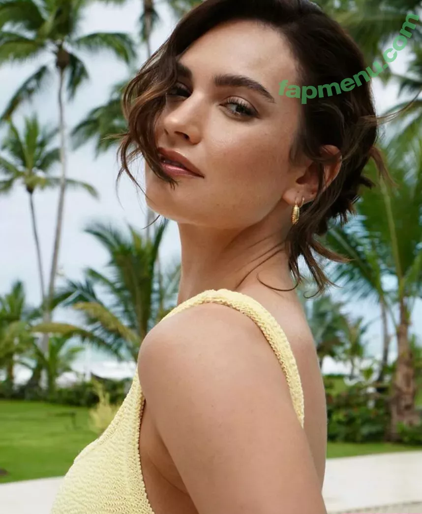 Lily James nude photo #0617 (lillyjames / lilyjamesofficial)
