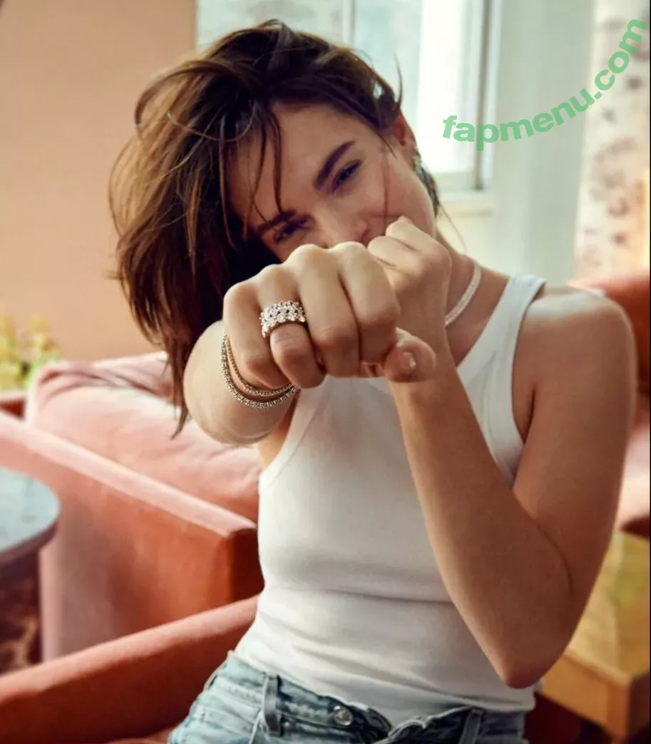 Lily James nude photo #0637 (lillyjames / lilyjamesofficial)