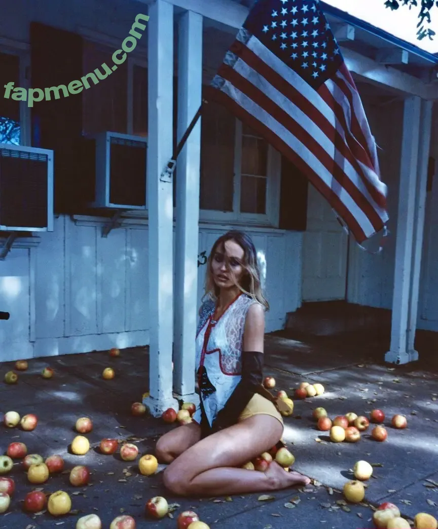 Lily-Rose Depp nude photo #0047 (Lily Rose Depp / lilyrose_depp / lilyrosemeldepp)
