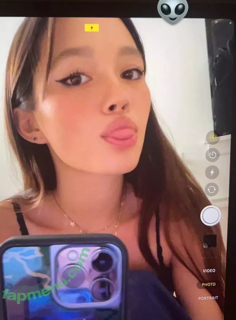 Lilychee nude photo #1050 (Lilychee)