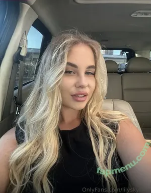 lilyskyblue / lizzkiax nude photo #0018