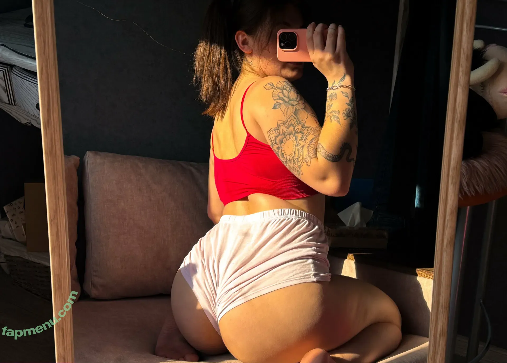 linalunee nude photo #0012 (linalunee)