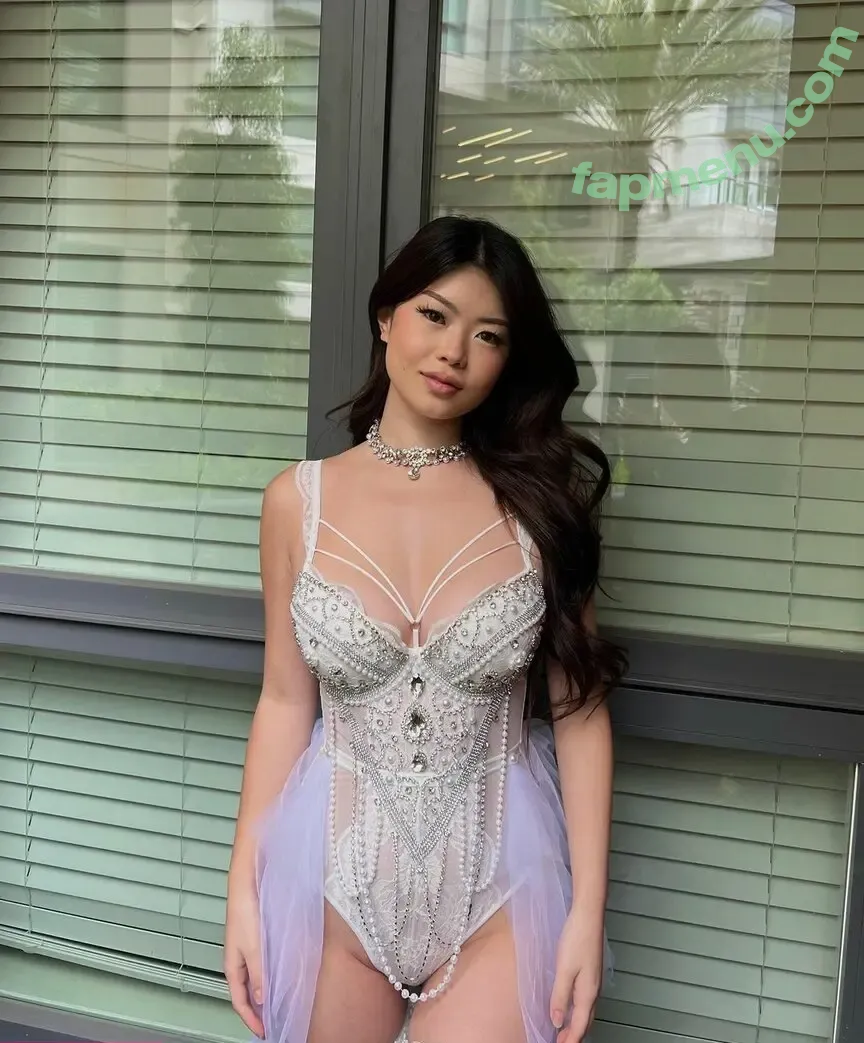linawinaly nude photo #0122 (linaalovee7)