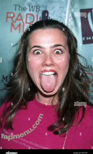 Linda Cardellini / lindacardellini nude photo #0060
