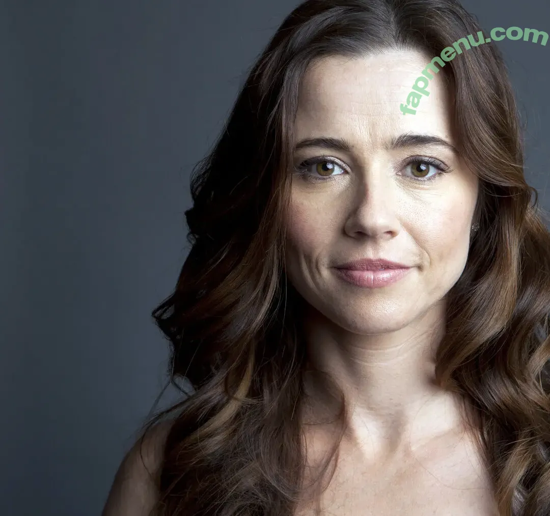 Linda Cardellini nude photo #0072 (lindacardellini)
