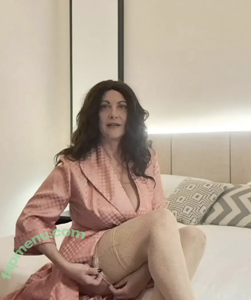 Linda Lorenzi nude photo #0012 (Italian ex-showgirl turned MILF / linda_lorenzi_official)