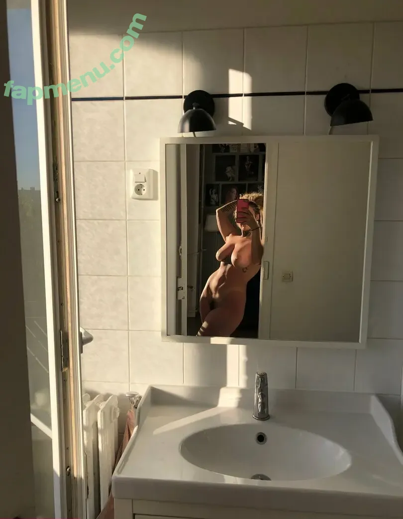Lindolinaaa nude photo #0092 (lindoliiina)