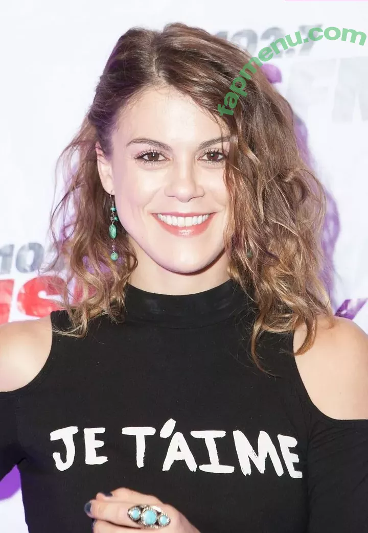 Lindsey Shaw nude photo #0007 (ladymshawsters)