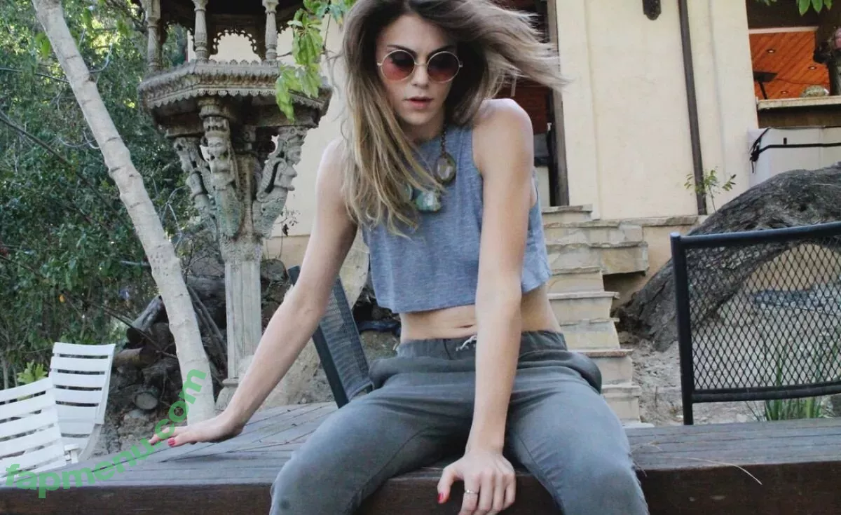 Lindsey Shaw nude photo #0015 (ladymshawsters)
