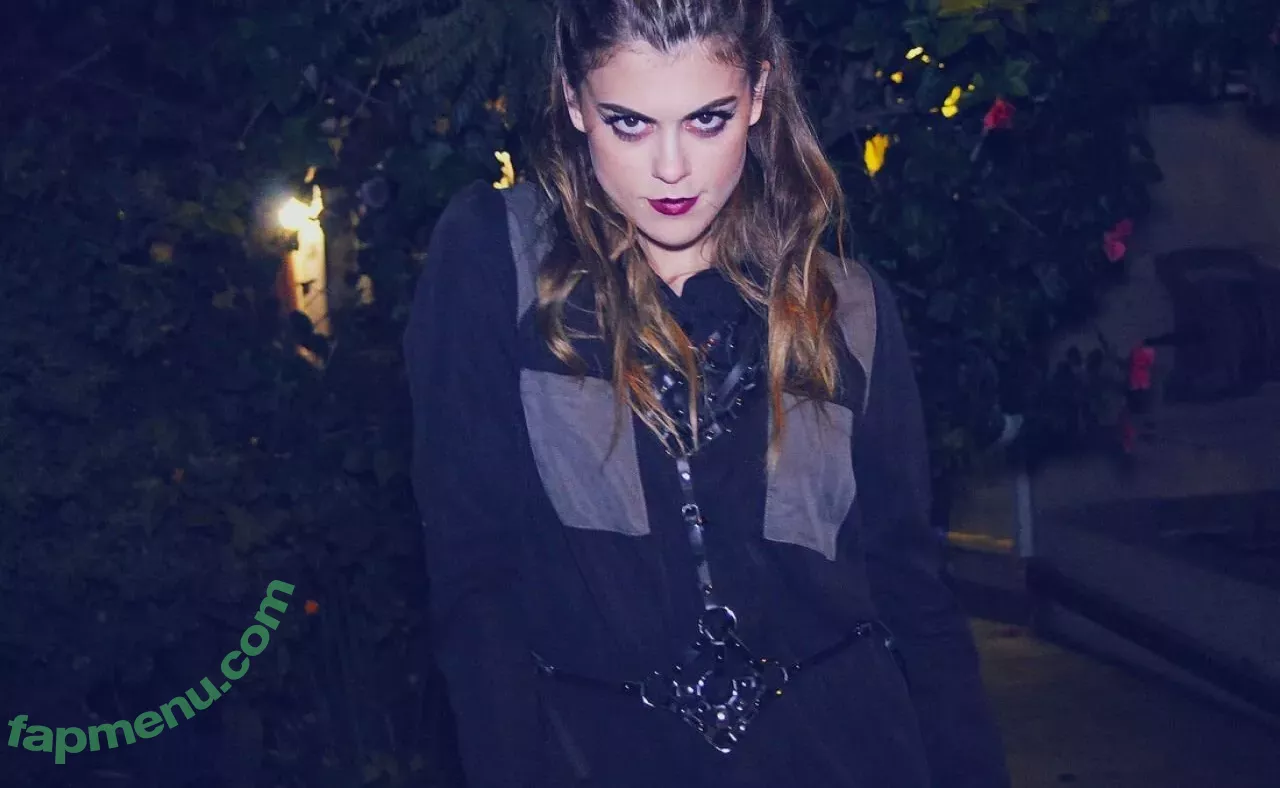 Lindsey Shaw nude photo #0018 (ladymshawsters)
