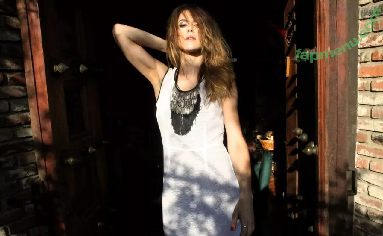 Lindsey Shaw nude photo #0019 (ladymshawsters)