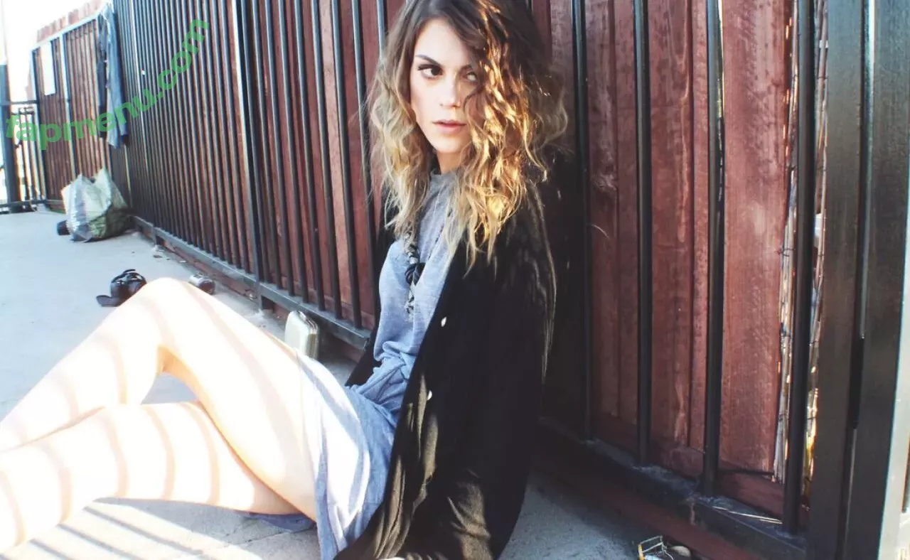 Lindsey Shaw nude photo #0020 (ladymshawsters)