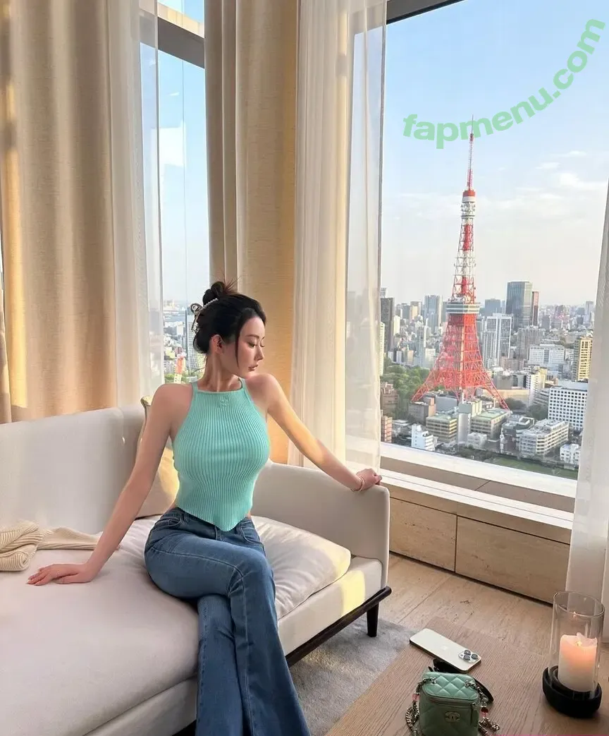 Linjia Zhou nude photo #0012 (Linjia Zhou)