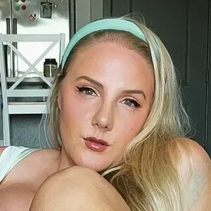 linzgonewild / linzgetsraild nude photo #0018