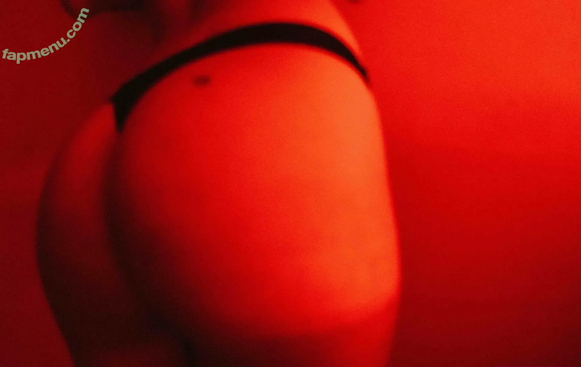 Lionsonatrain nude photo #0034 (Emarü)