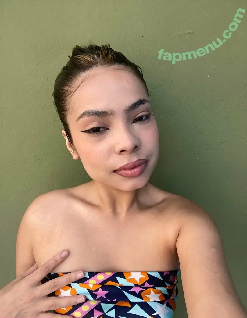 lirazeqiri nude photo #0004 (lirazeqirixo)
