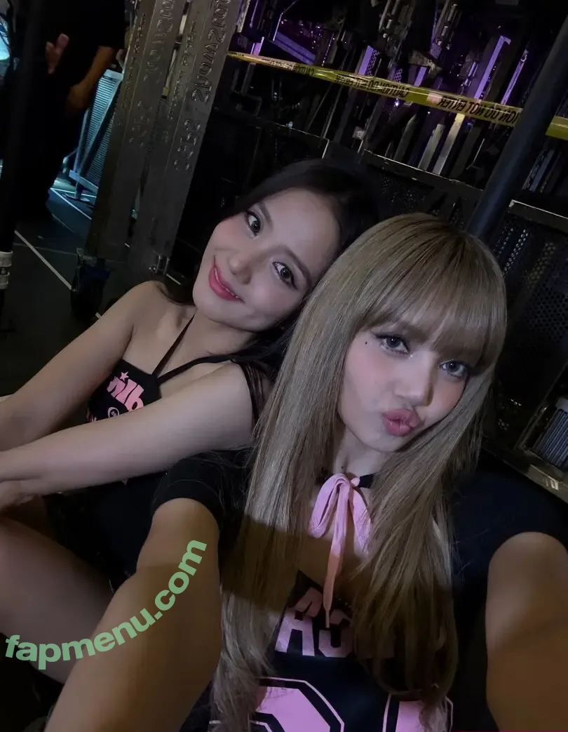 Lisa Blackpink nude photo #2560 (Lisa Blackpink)