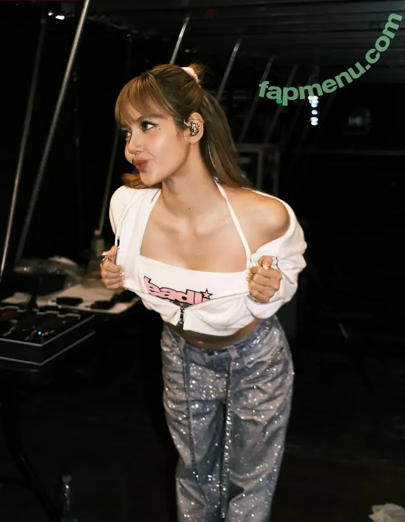 Lisa Blackpink nude photo #2595 (Lisa Blackpink)