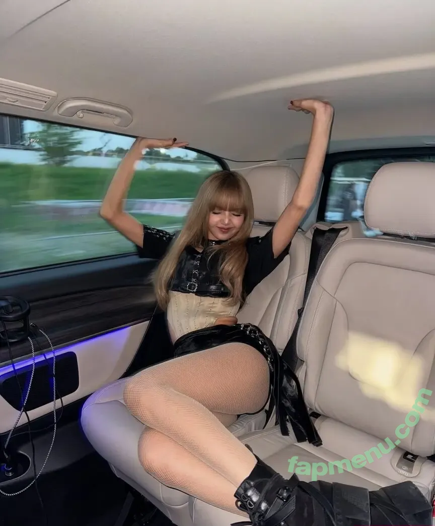 Lisa Blackpink nude photo #2650 (Lisa Blackpink)