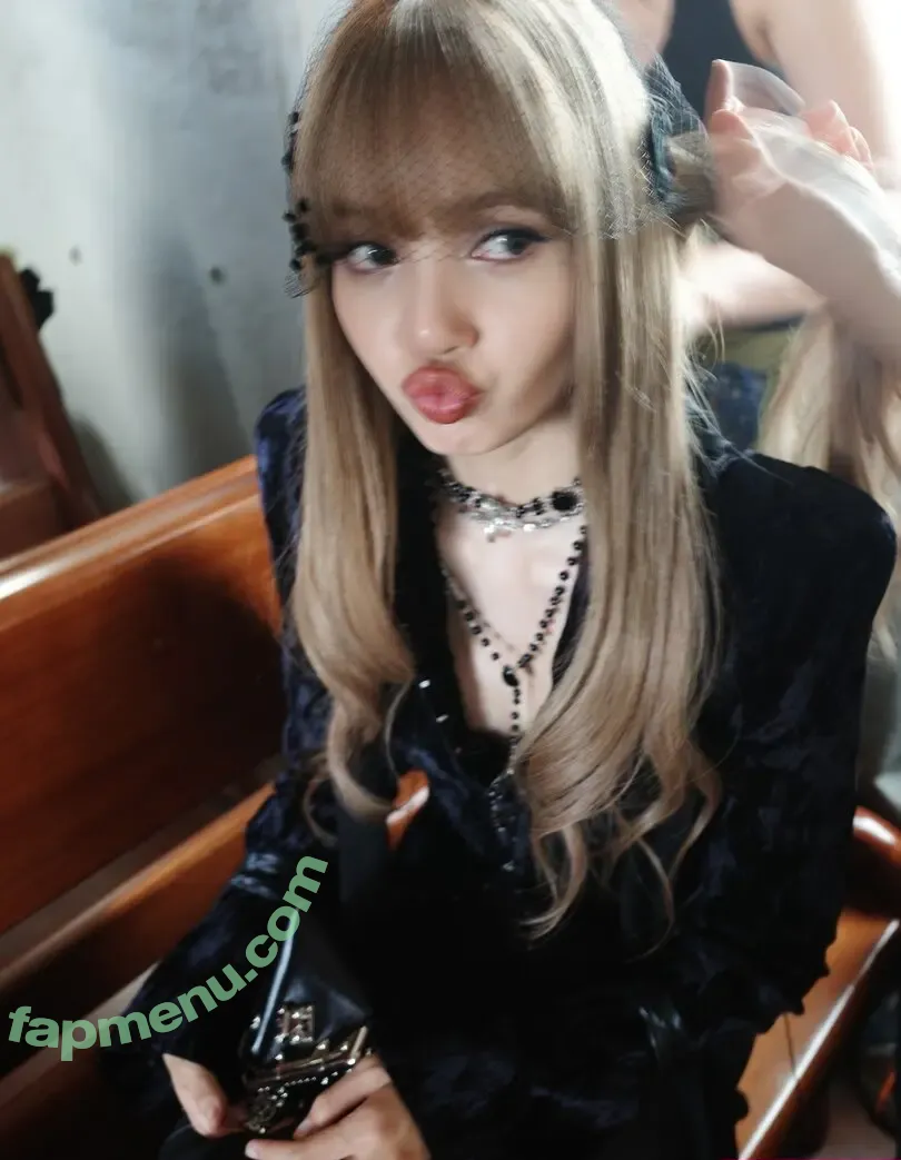 Lisa Blackpink nude photo #2678 (Lisa Blackpink)