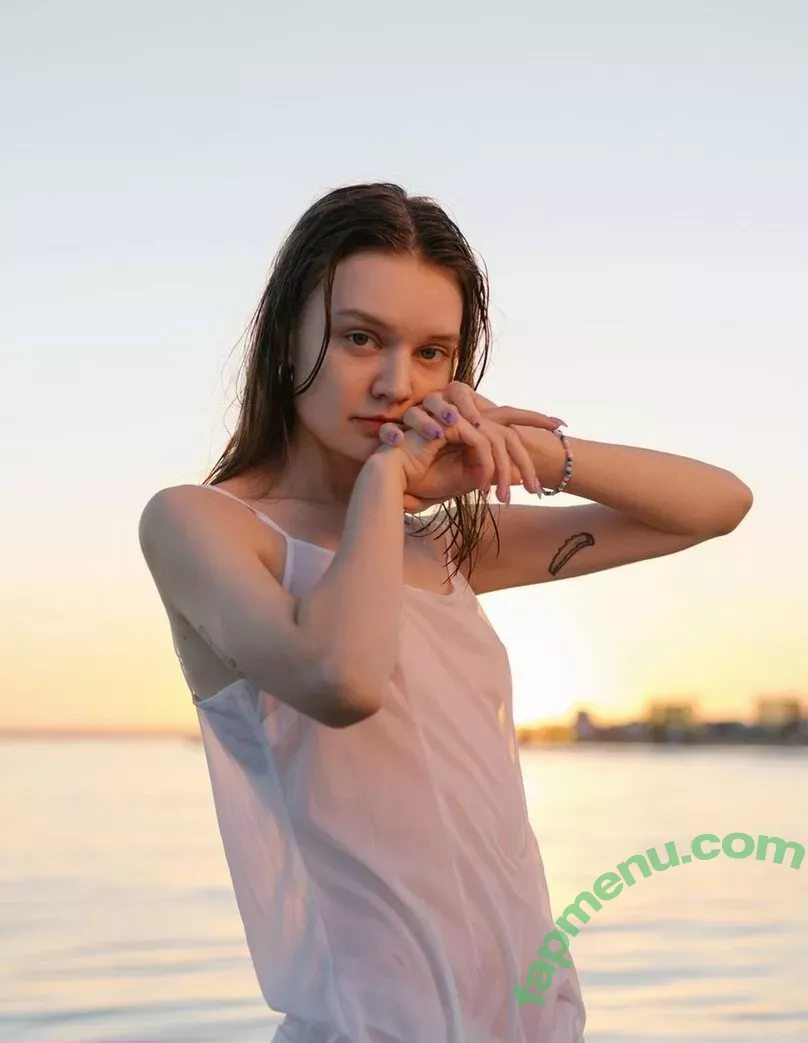 litlonn nude photo #0020 (Katya)