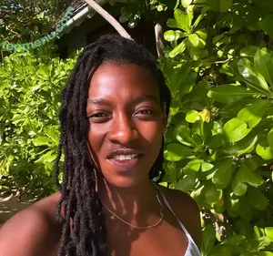 Little Simz / littlesimz nude photo #0038