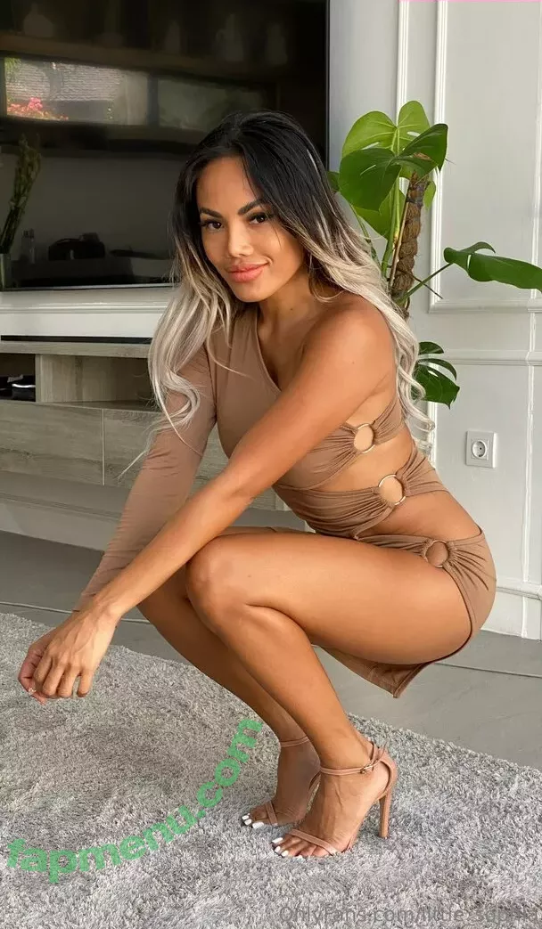 little_sophia nude photo #0201 (little_sophia__)
