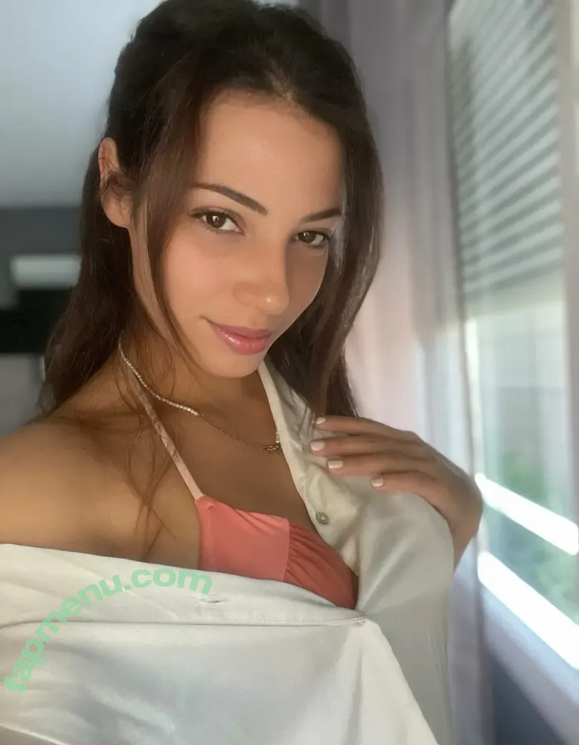 little_syrine nude photo #0012 (syrinebll)