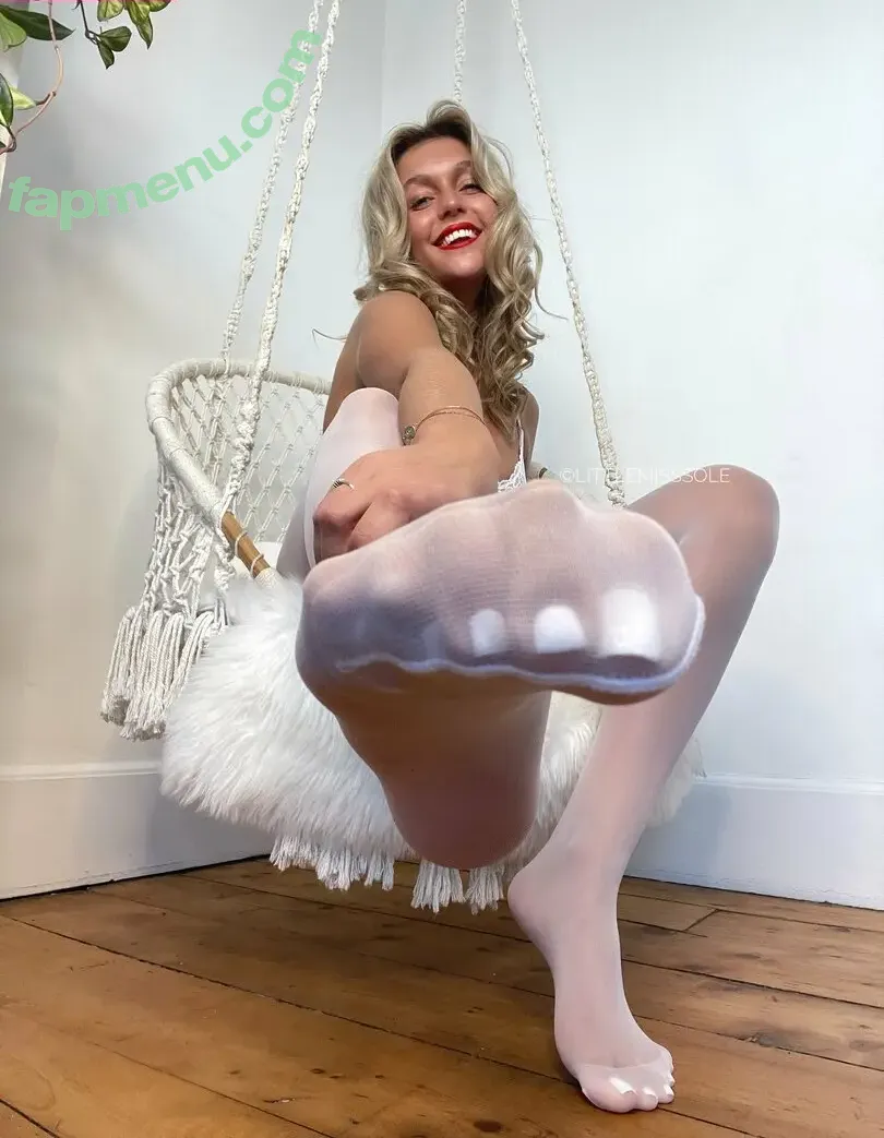 LittleMissSole nude photo #0181 (BareFootBlondie / littlemisssole_official)