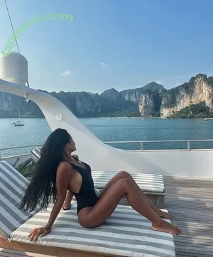 littlesassha_xx / iamsassha.sha nude photo #0038