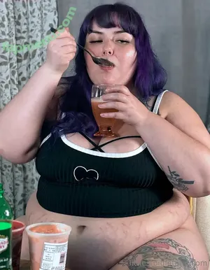 littlestpigletann / ilychubbygrilz nude photo #0478