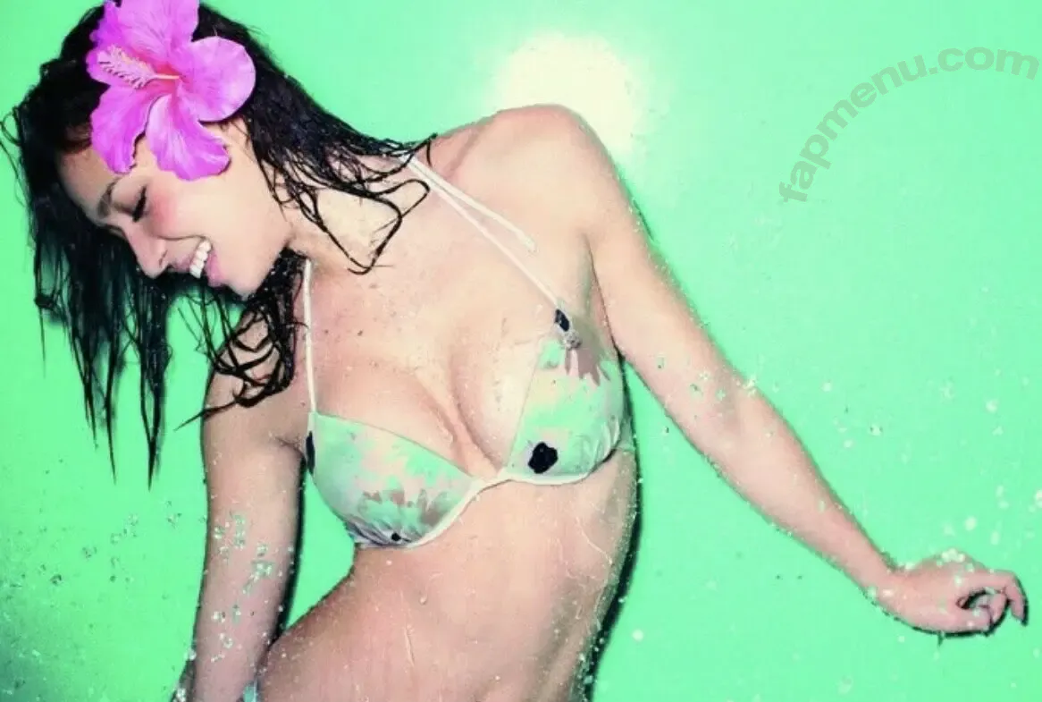 Liv Lo Golding nude photo #0001 (livlogolding)