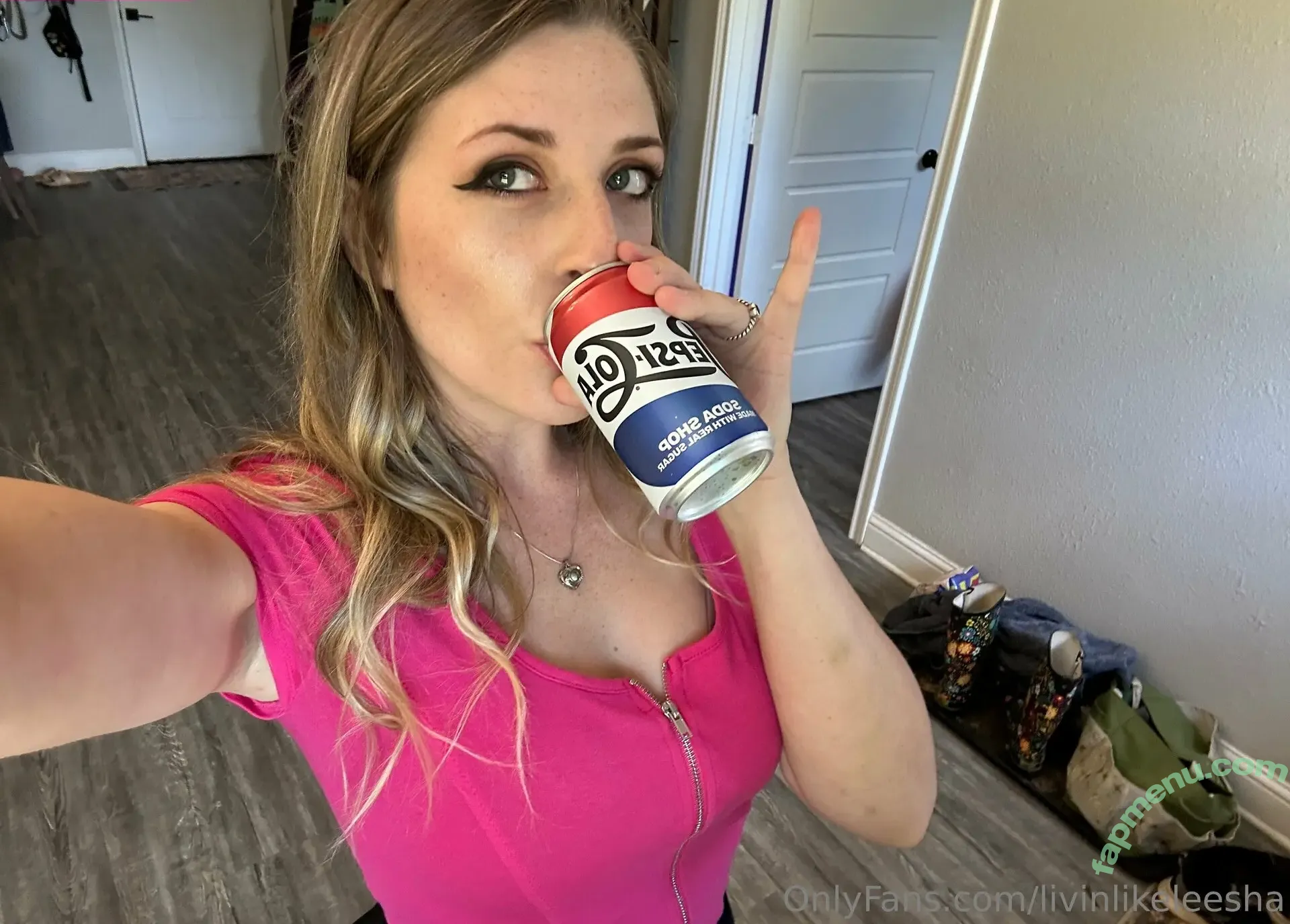 livinlikeleesha nude photo #0061 (livinlikeleia)