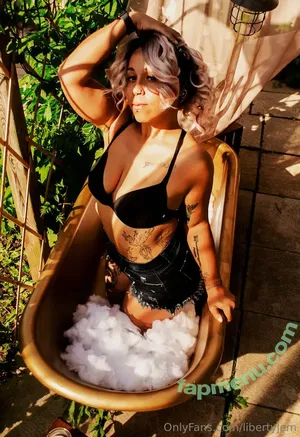 livxjem / treat.dao nude photo #0149