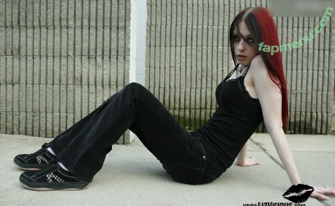 Liz Vicious nude photo #0169 (MissLizVicious / iheartlizvicious)